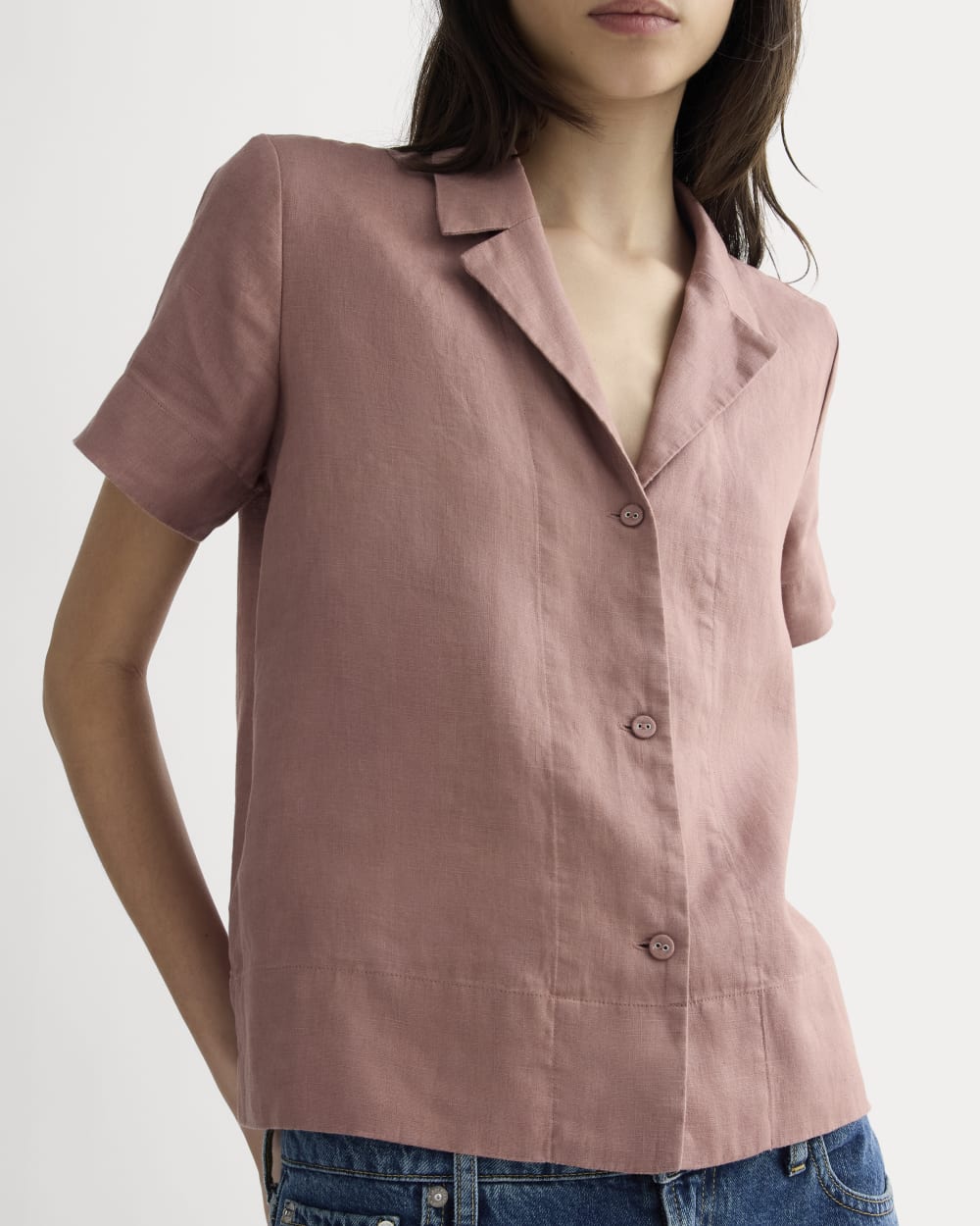 The Notch Shirt in Linen in Rose Dusk — detail view
