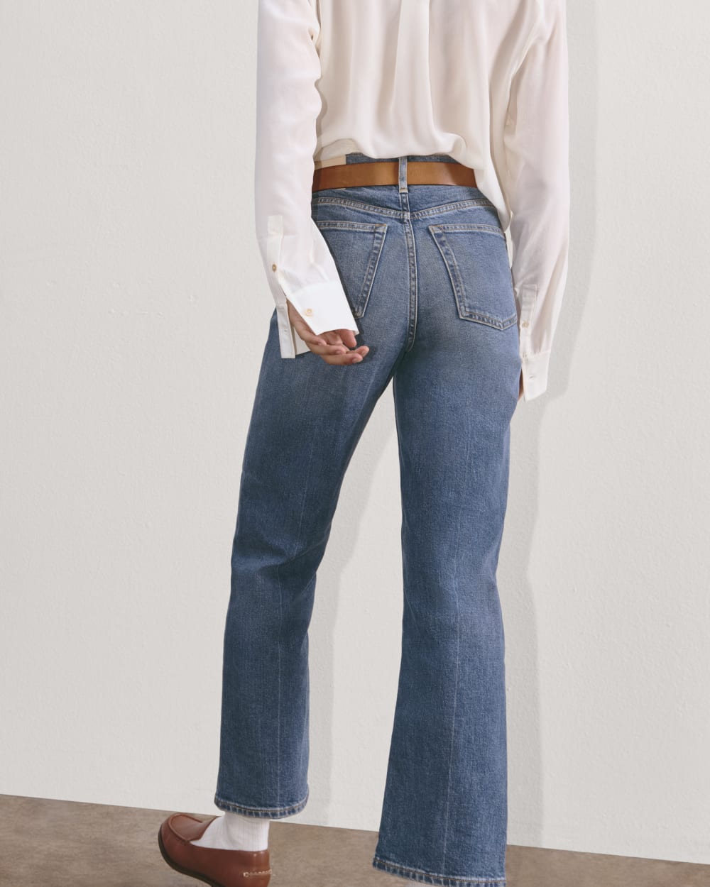 The Cheeky Straight Jean in Vintage Mid — detail view