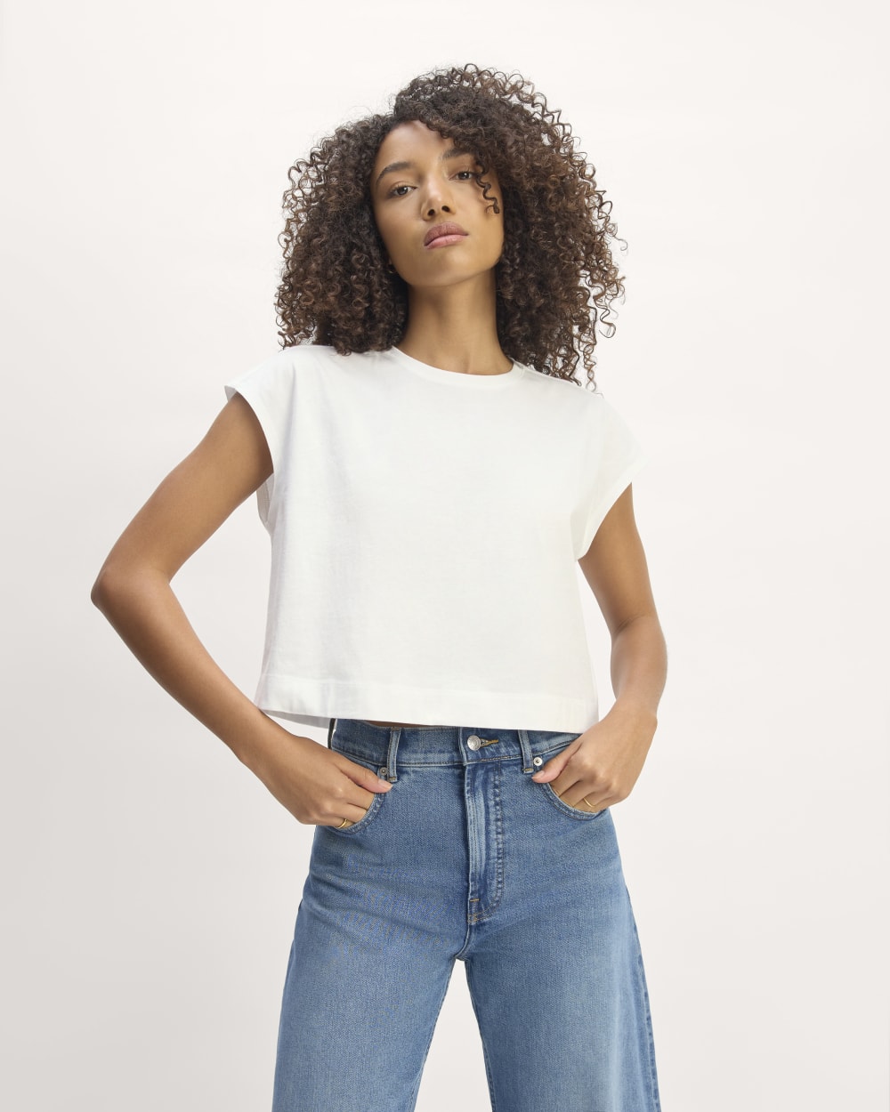 The Muscle Cropped Tee in Essential Cotton in White — detail view