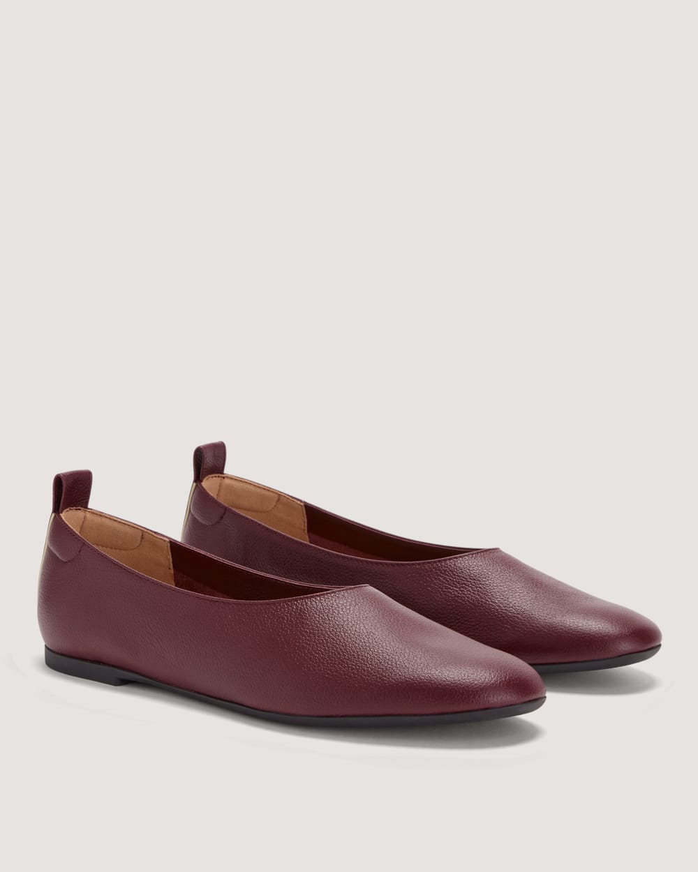 The Day Glove in Narrow Fit in Bordeaux — front view