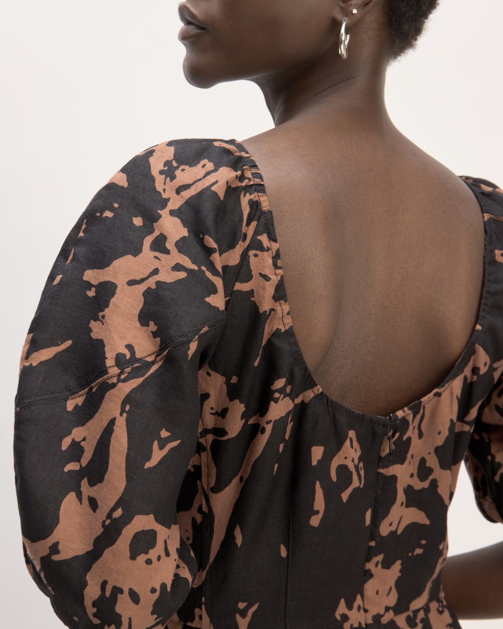 The Linen Short-Sleeve Scoop Midi Dress in Carob Brown Abstract — detail view