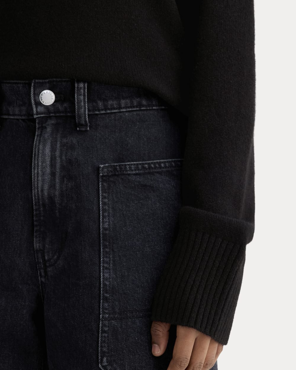 The Boxy Crew in Cashmere in Black — detail view