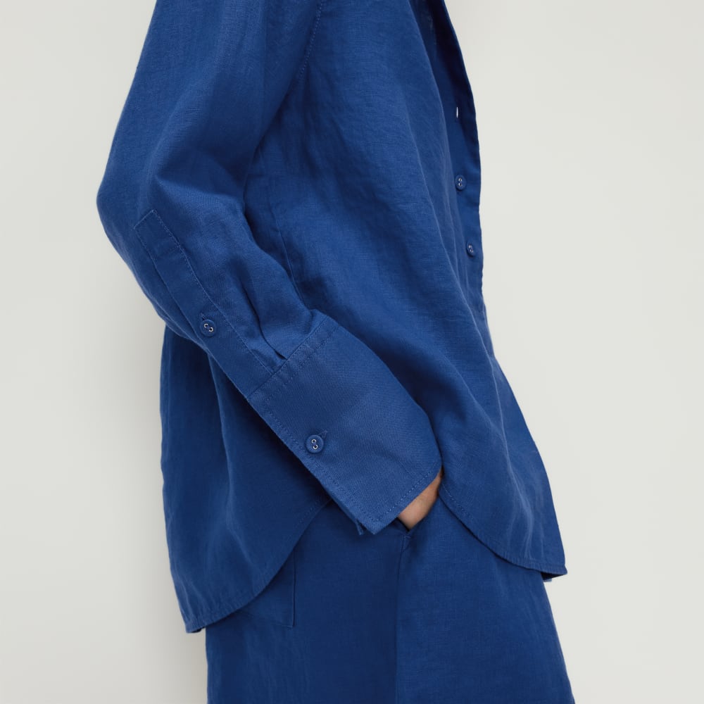 The Linen Popover Shirt in Mazarine Blue — detail view