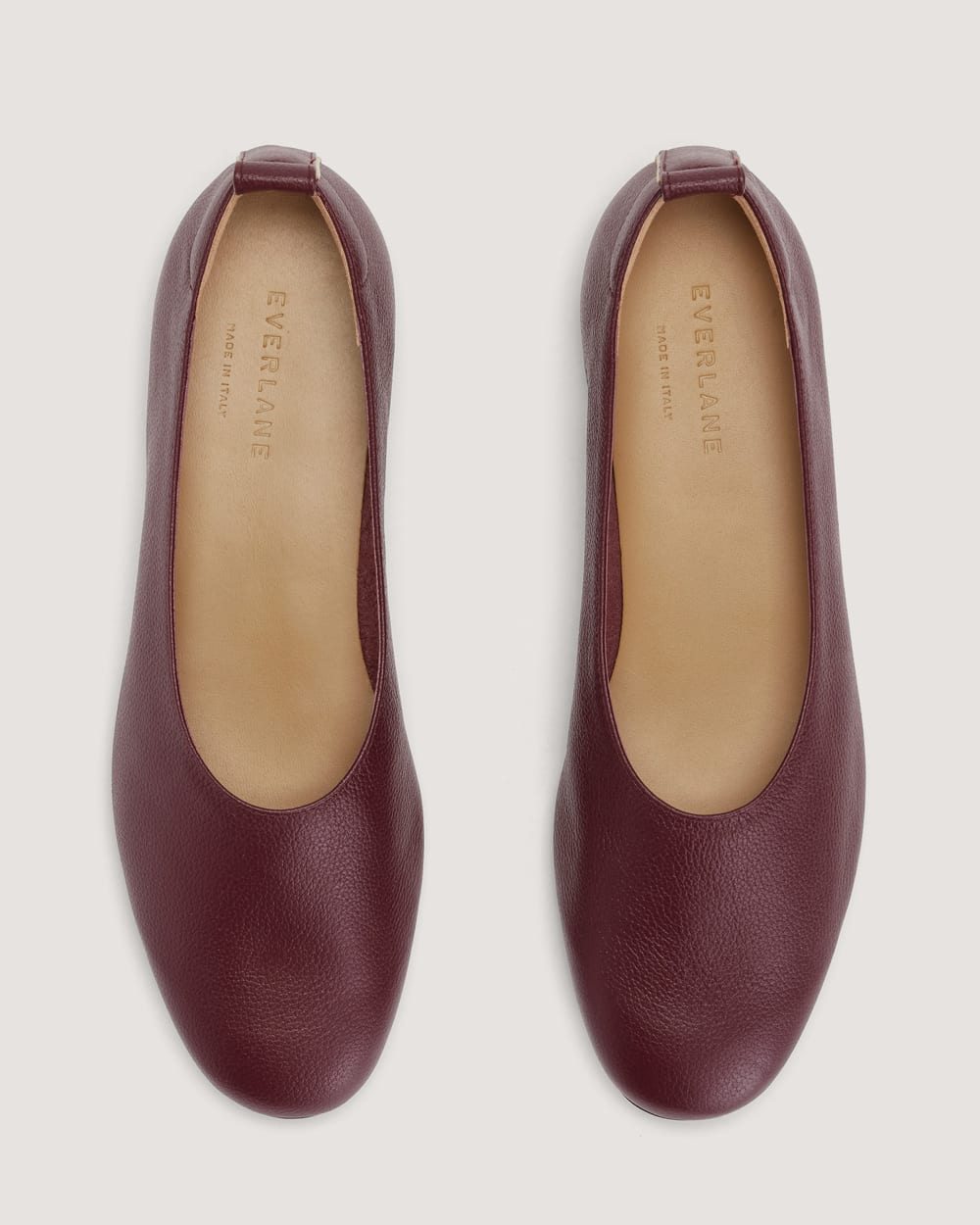 The Day Glove in Narrow Fit in Bordeaux — detail view