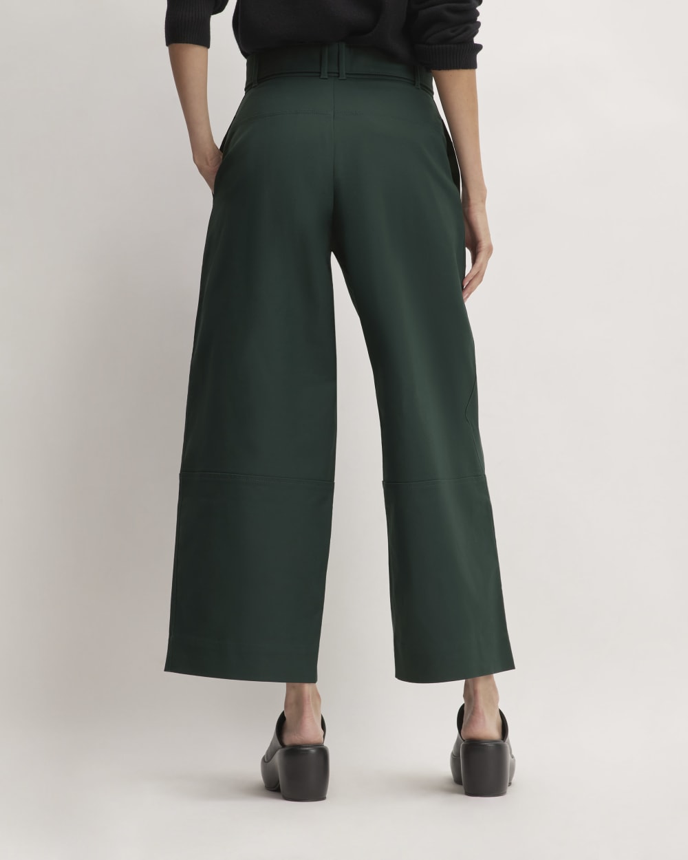 The Structured Cotton Belted Pant in Scarab — detail view