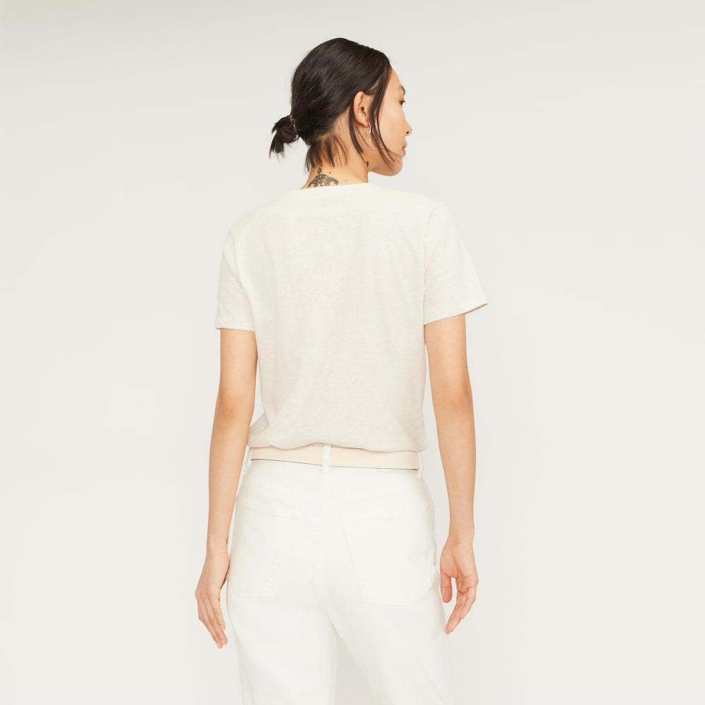 The Organic Cotton V-Neck in Heathered Oat — detail view
