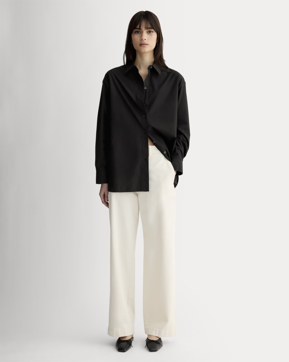 The Boyfriend Shirt in Ultrasoft Cotton in Black — detail view