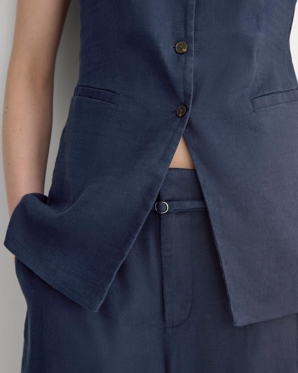 Long Vest in Stretch Linen in Navy — detail view