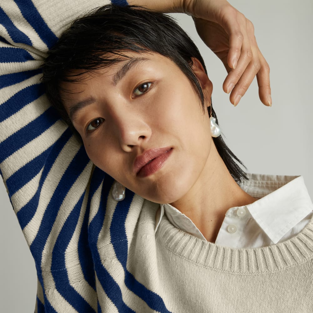The Cashmere Boxy Crew in Bright Navy / Bone — detail view