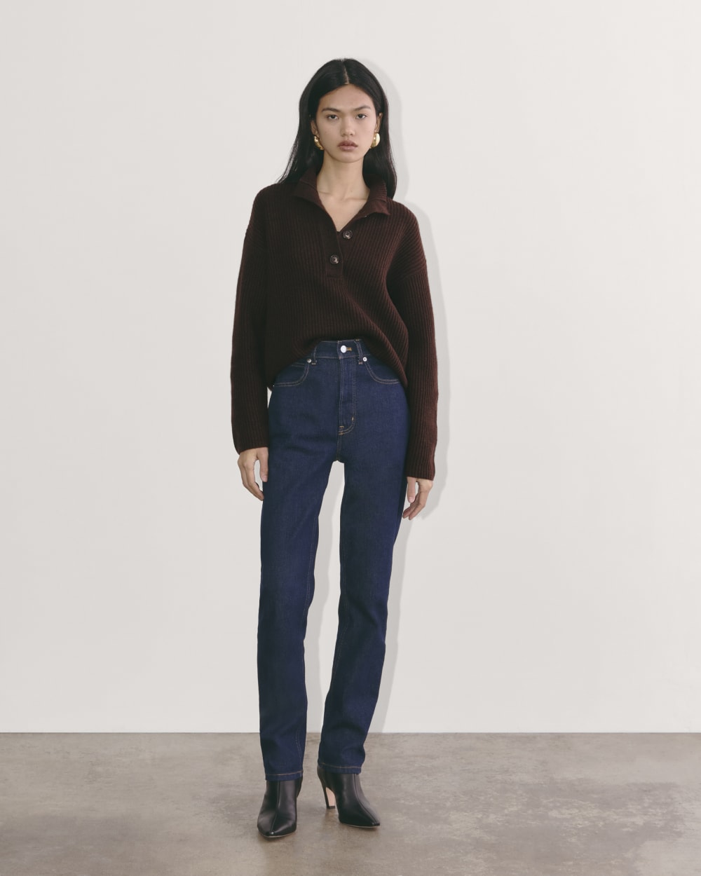 The Cocoon Henley in Wool Cashmere in Americano — detail view