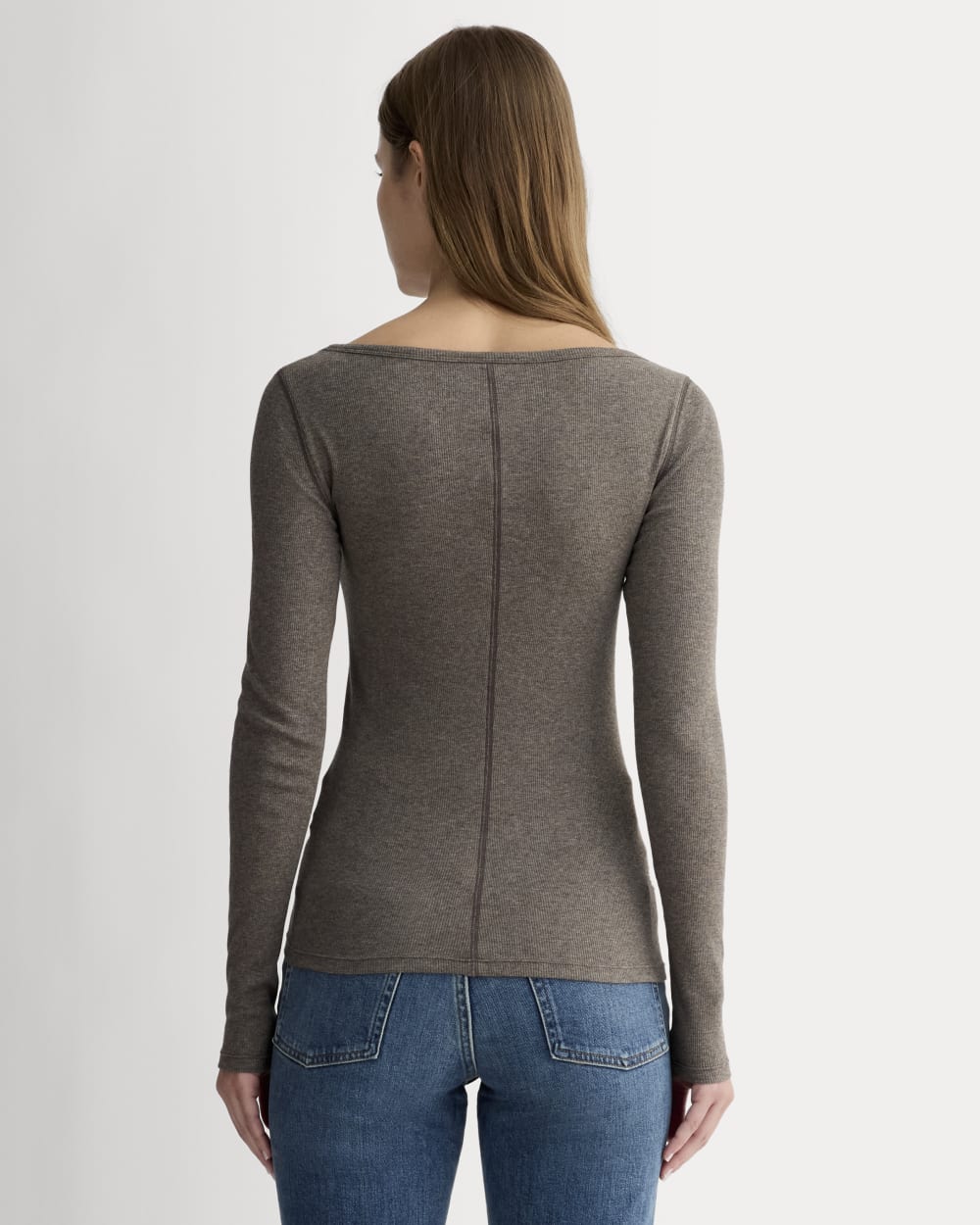 The Luxe Rib Long-Sleeve Scoop-Neck Tee in Heathered Fatigue — detail view