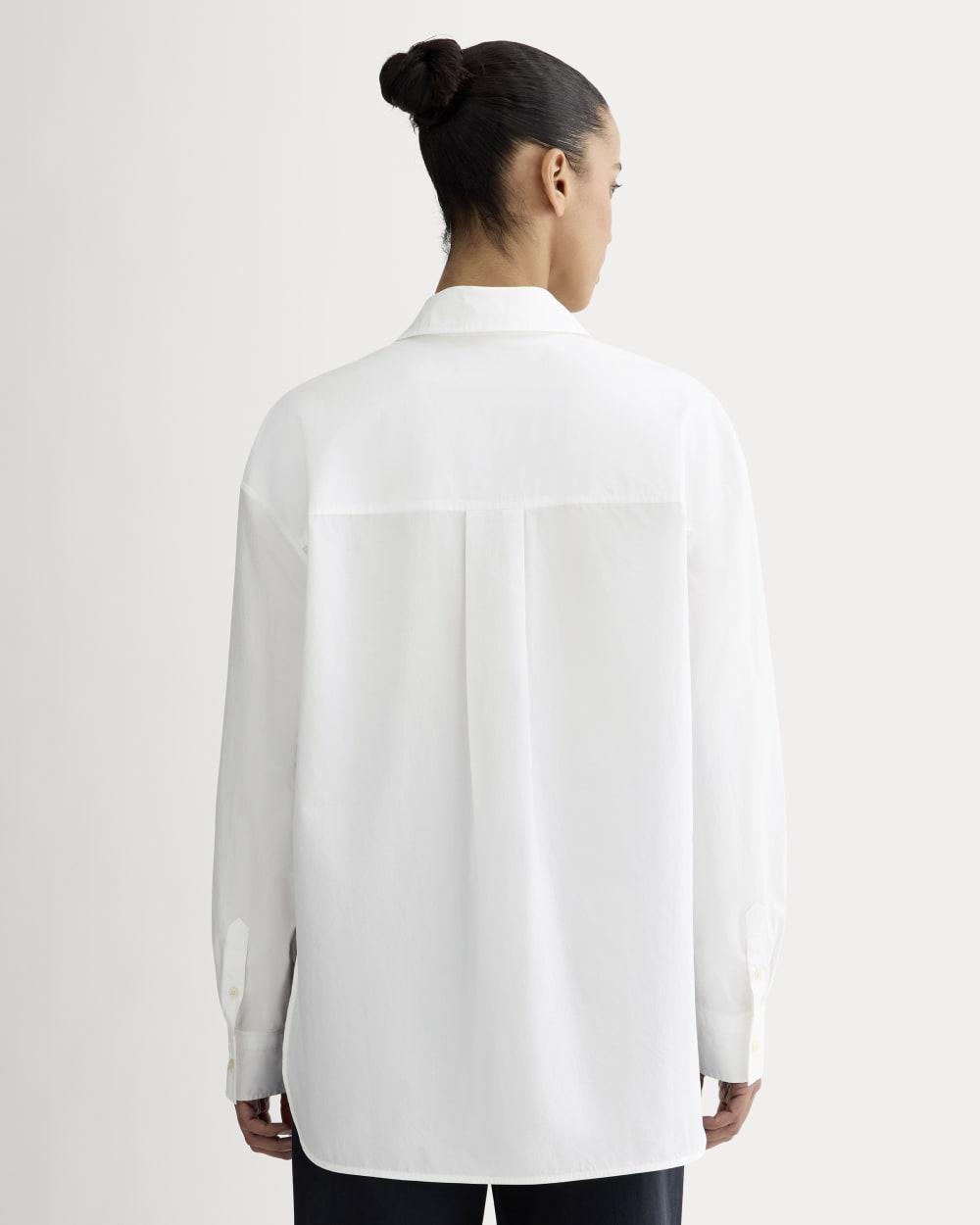 The Boyfriend Shirt in Ultrasoft Cotton in White — detail view
