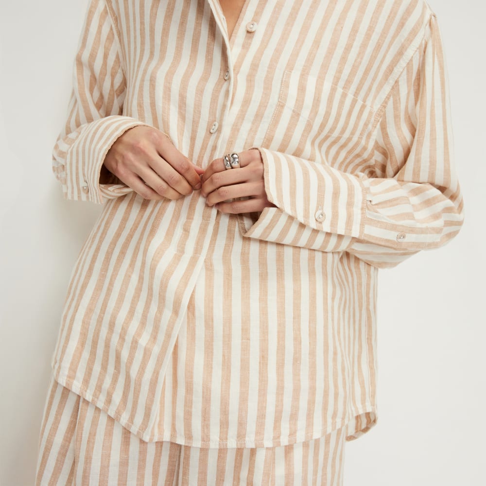 The Linen Popover Shirt in Bone / Caramel — detail view