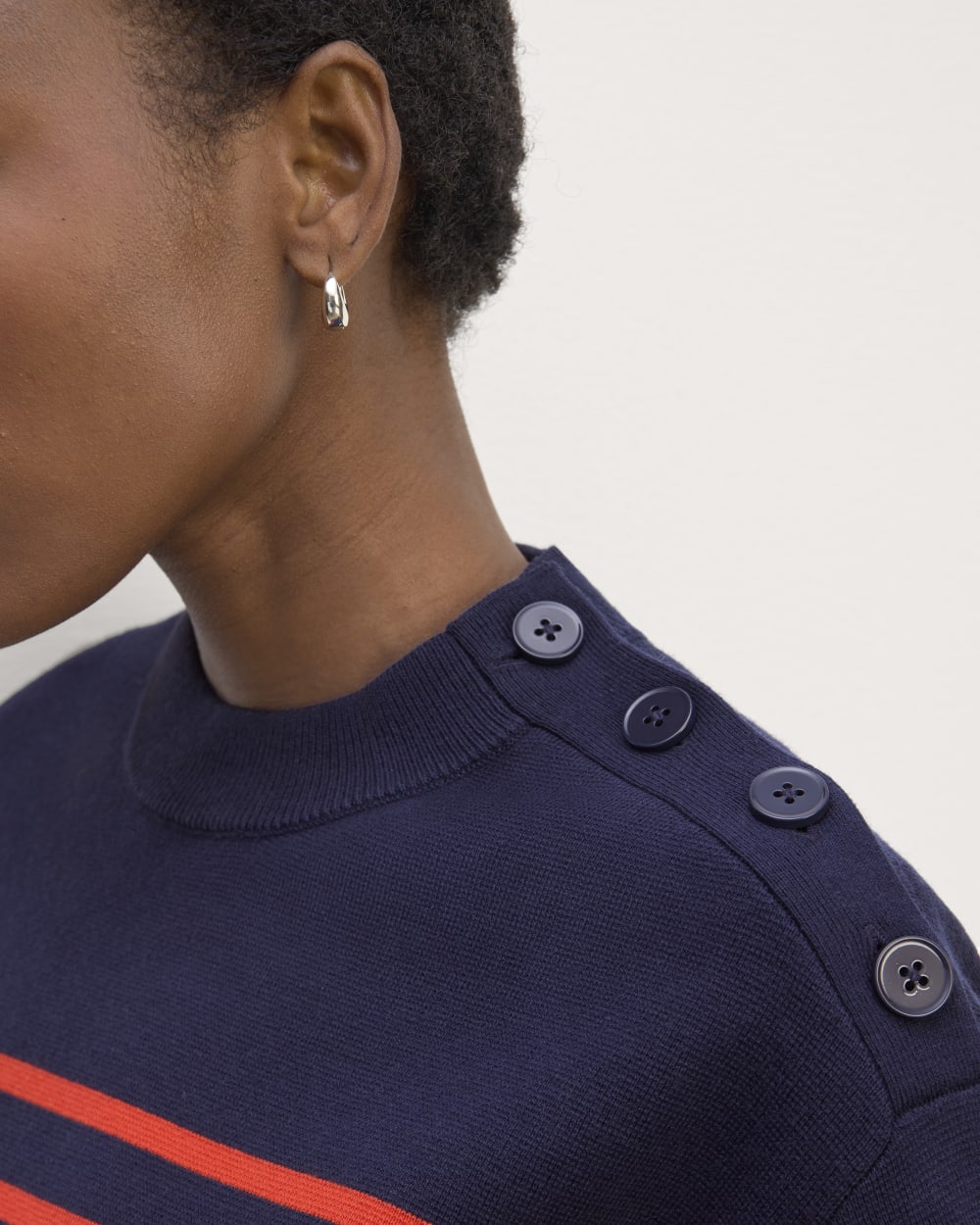 The Mariner Crew Sweater in Navy / Poppy Red — detail view