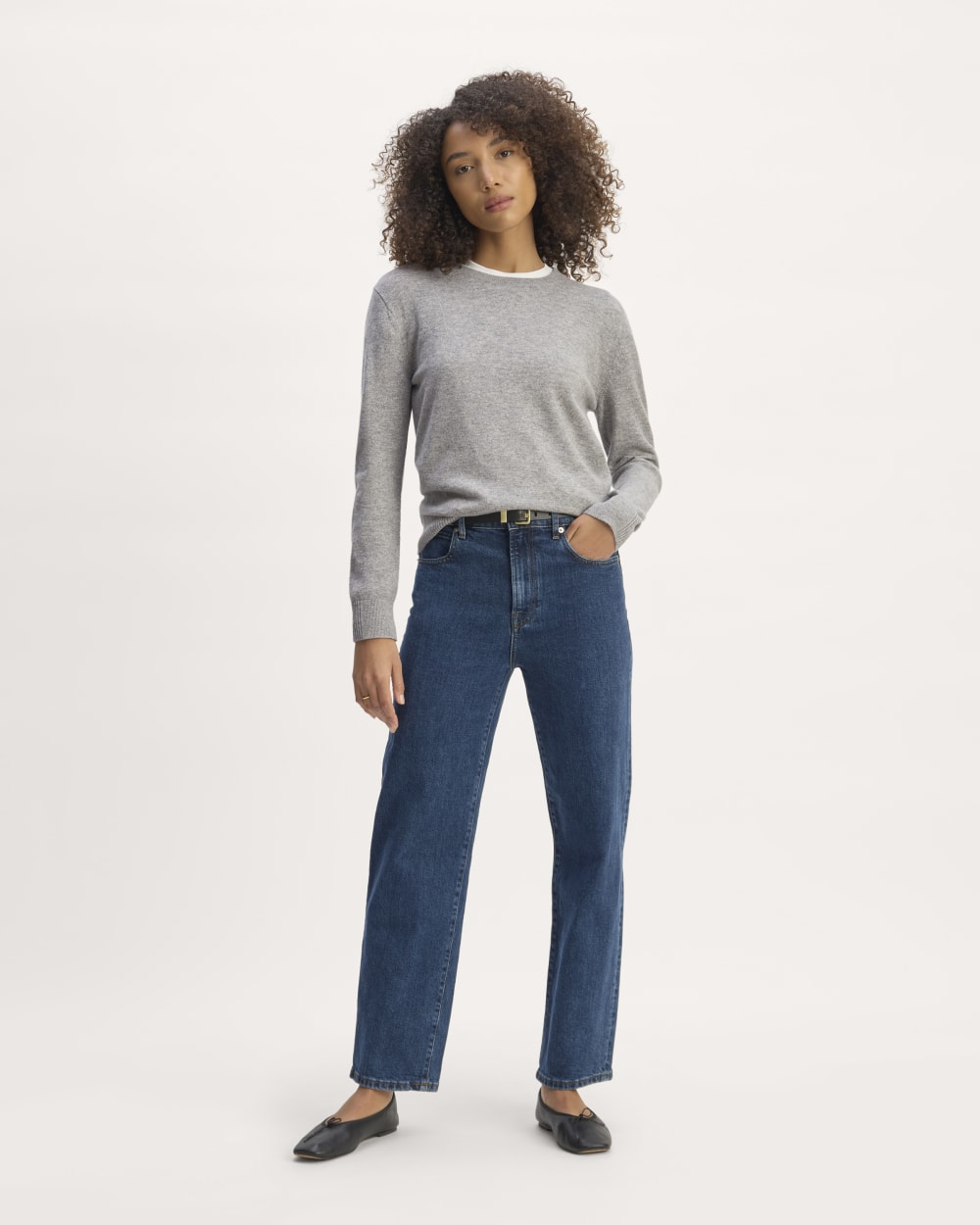 The Classic Crew in Cashmere in Light Heather Grey — detail view