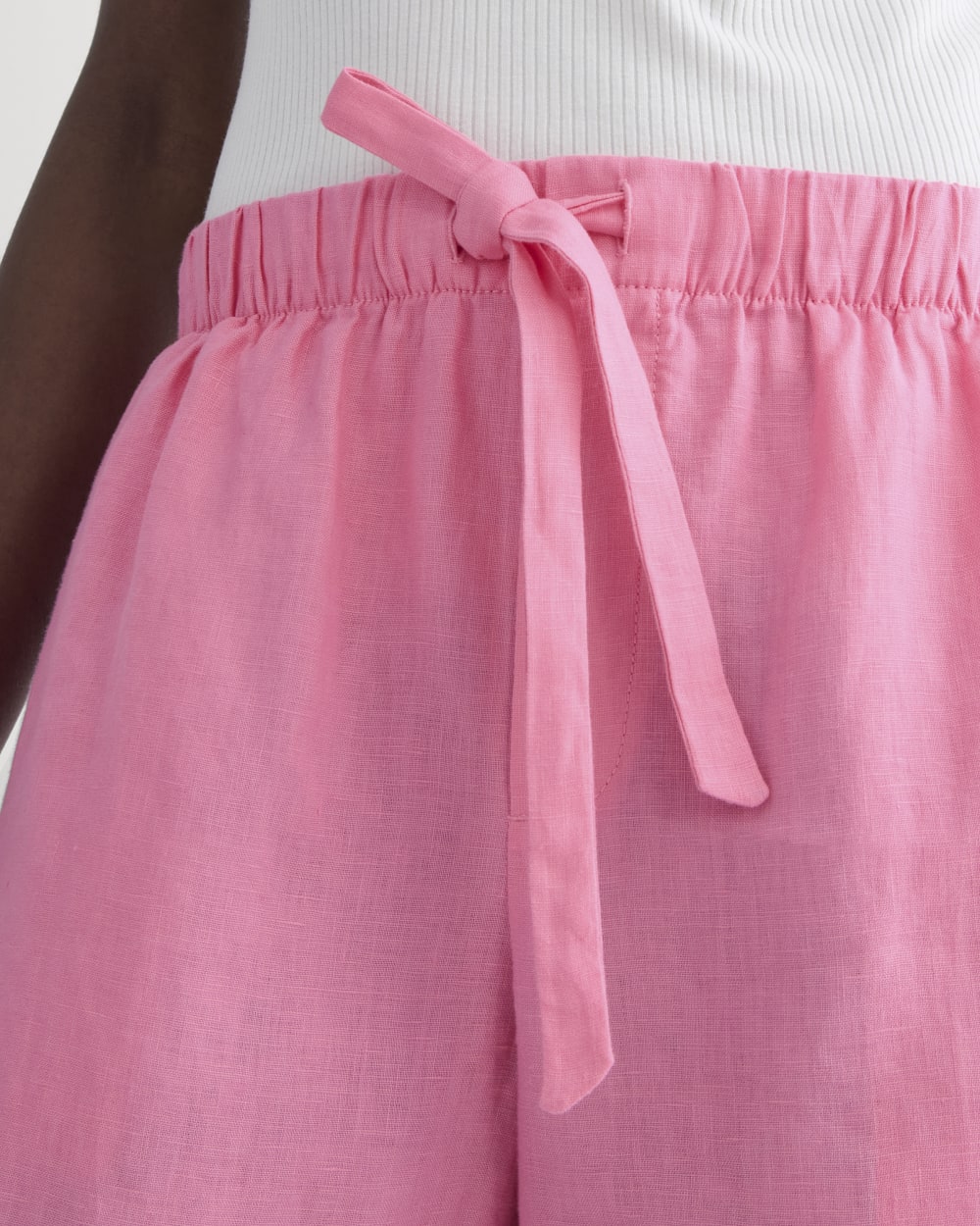 The Drawstring Boxer Short in Linen in Deep Pink — detail view