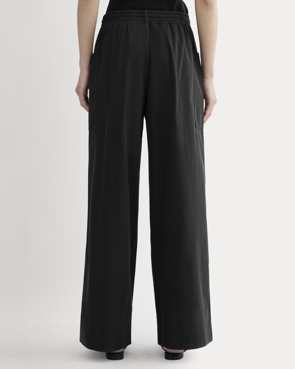 The Easy Cargo Pant in Black — detail view