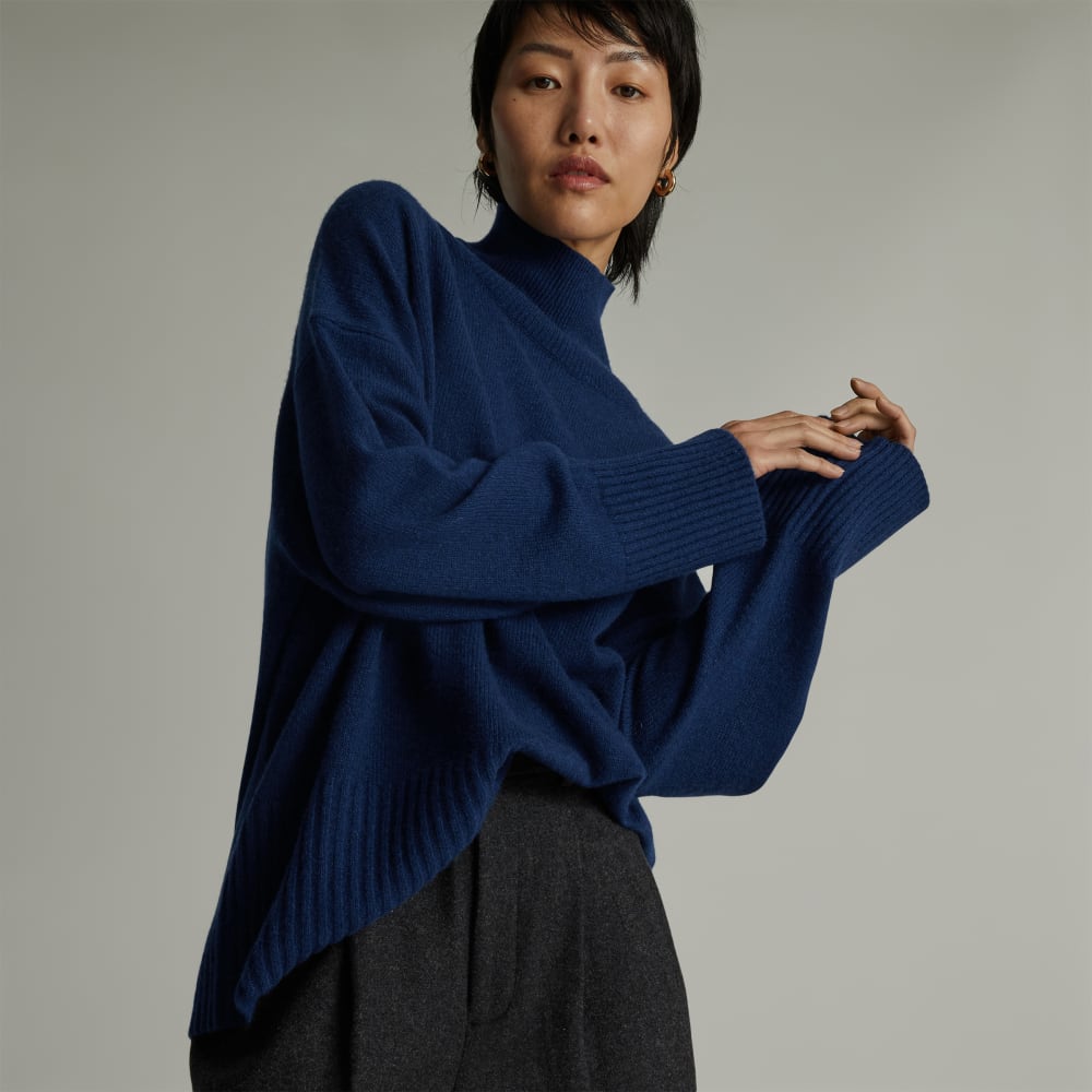 The Cashmere Oversized Turtleneck in Bright Navy — front view