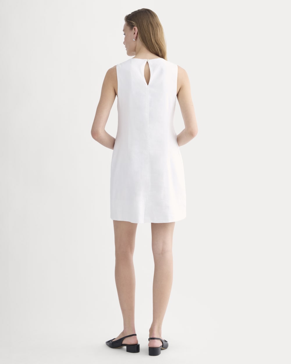 The Shift Dress in Stretch Linen in White — detail view