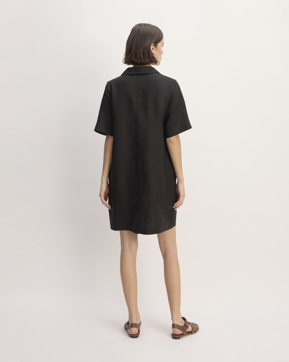 The Shirtdress in Linen in Black — detail view