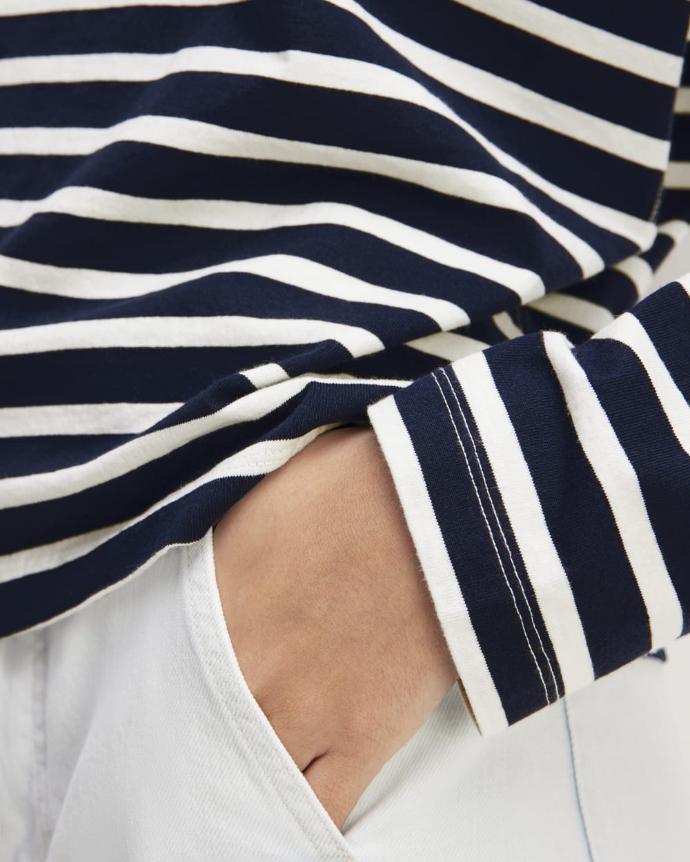 The Mariner Tee in Navy / Bone — detail view