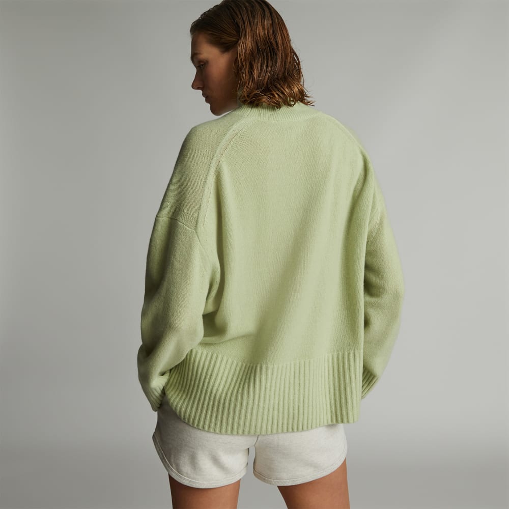 The Cashmere Oversized Turtleneck in Seafoam Green — detail view