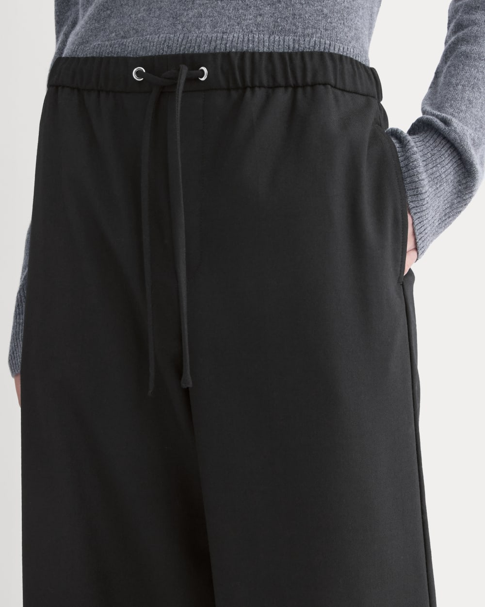 The Pull-On Trouser in Tailor Twill in Black — detail view