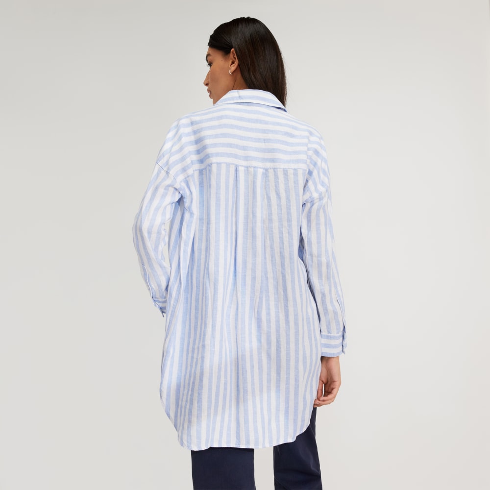 The Way-Long Linen Shirt in Blue / White — detail view