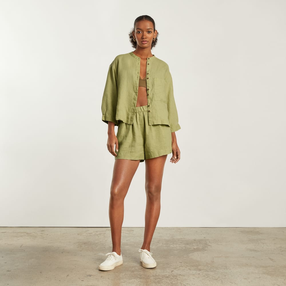 The Linen Billow Blouse in Leek — detail view