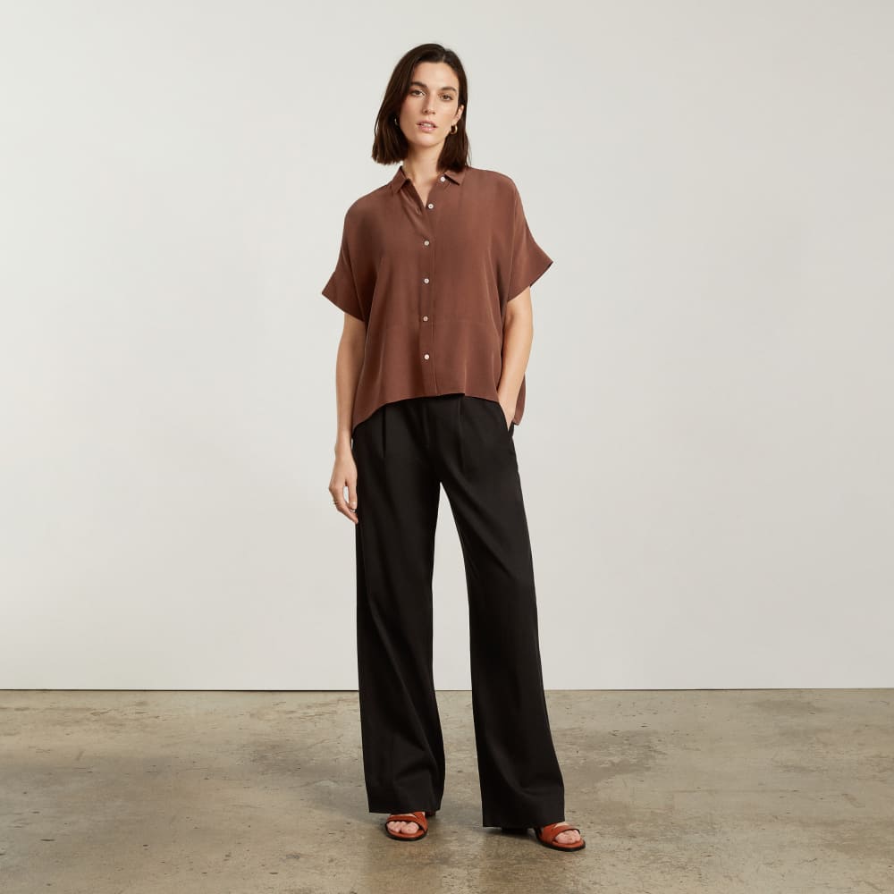 The Boxy Shirt in Washable Silk in Cinnamon — detail view