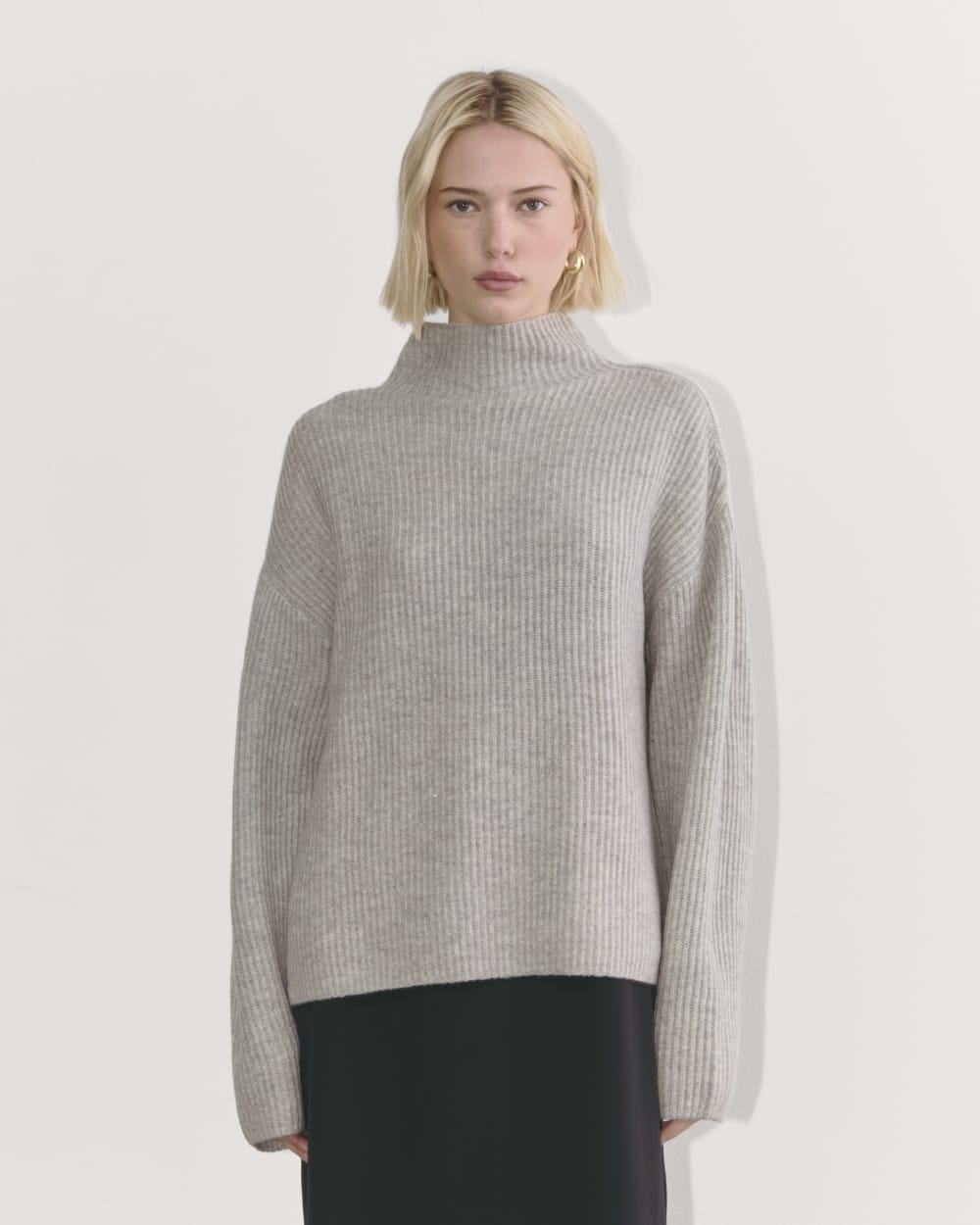 The Fisherman Turtleneck in Wool Cashmere in Light Heather Grey — front view