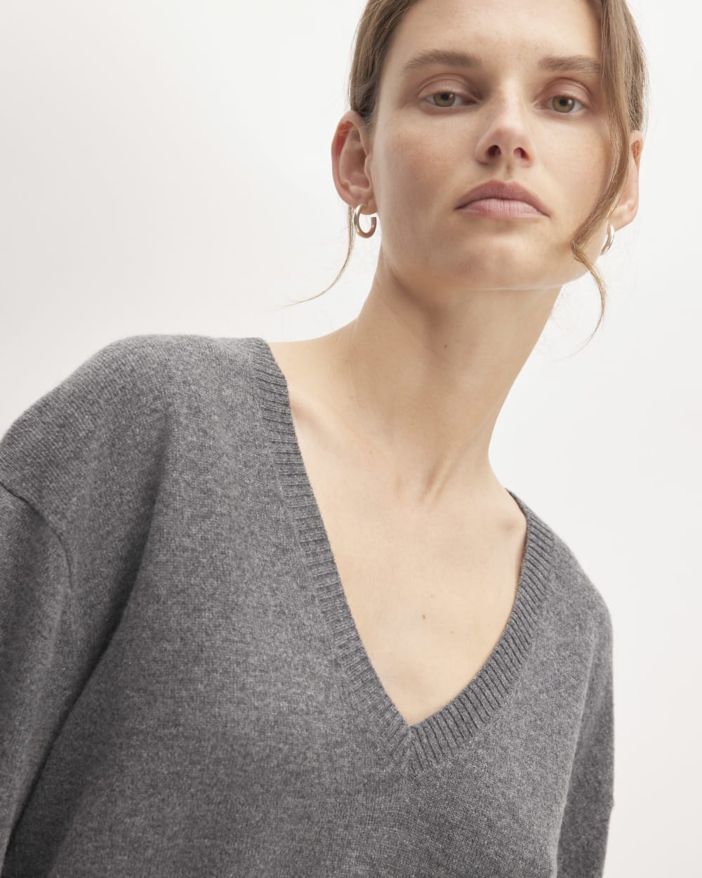 The Classic V in Cashmere in Heather Charcoal — detail view