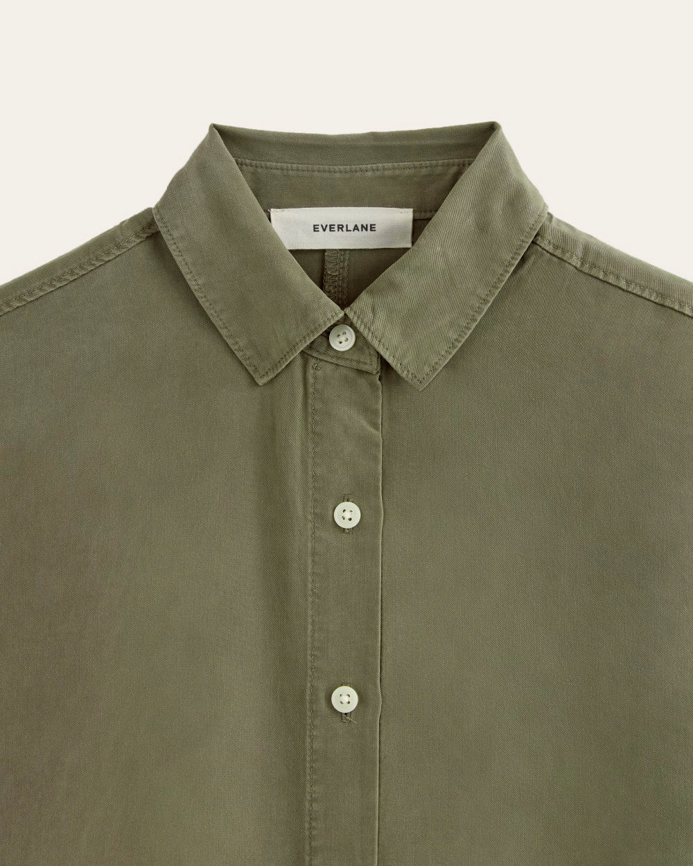 The Short-Sleeve Square Shirt in Butterlite in Kalamata — detail view