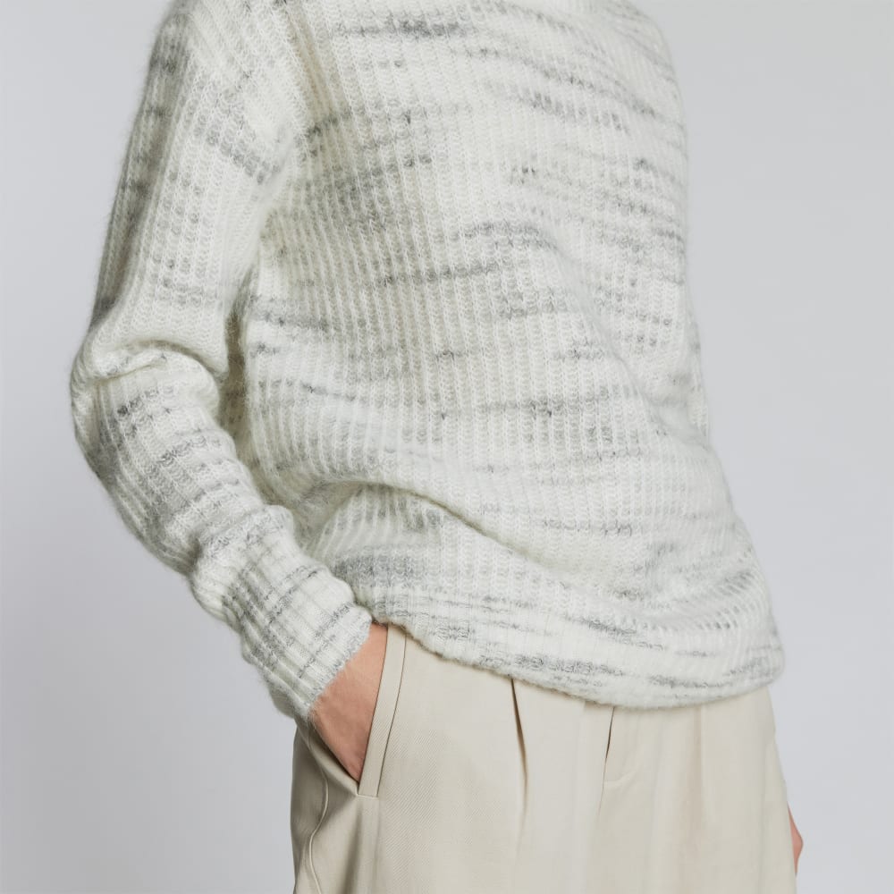 The Alpaca Oversized Turtleneck in Light Grey Heather — detail view