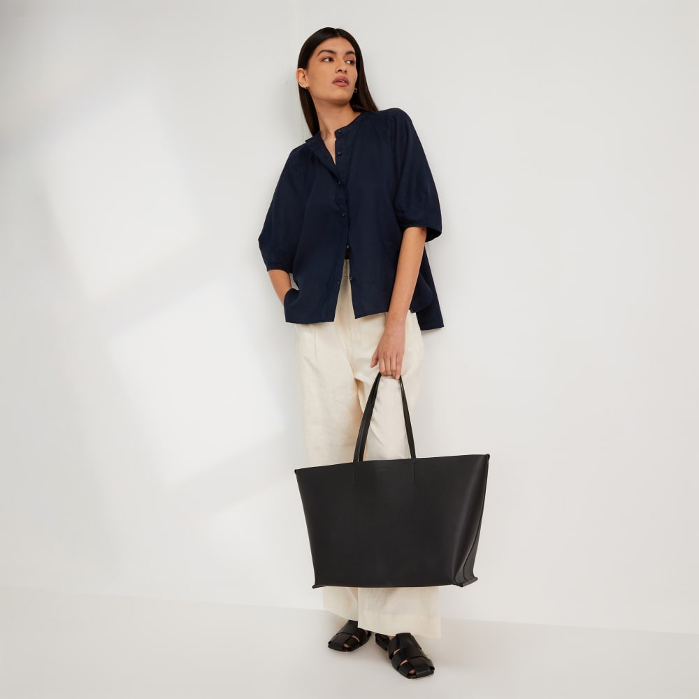 The Linen Puff Sleeve Shirt in Navy — detail view