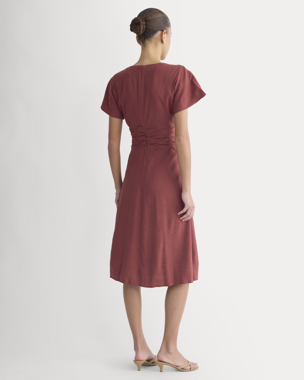 Cinched Dress in Stretch Linen in Henna Red — detail view