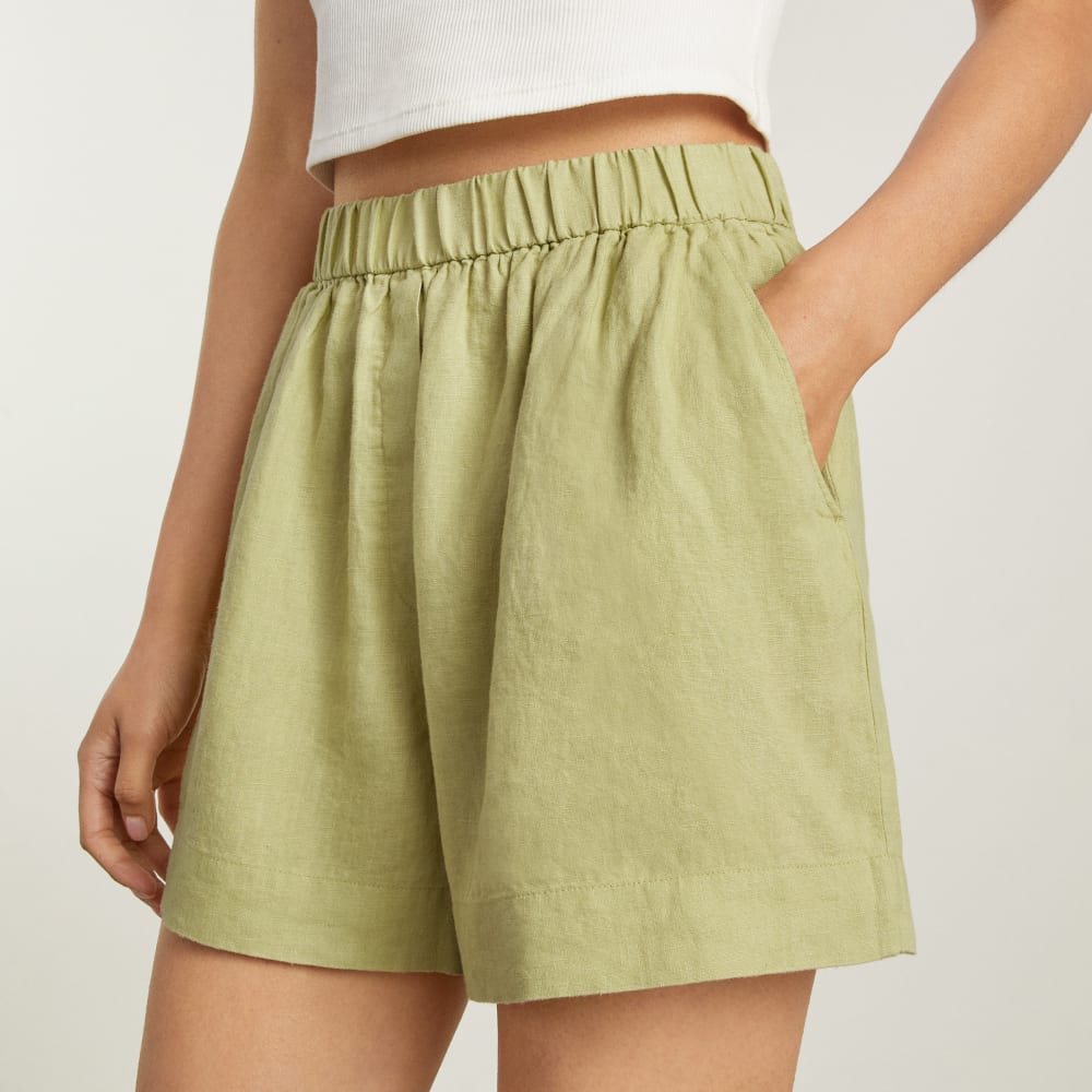 The Linen Boxer Short in Leek — detail view