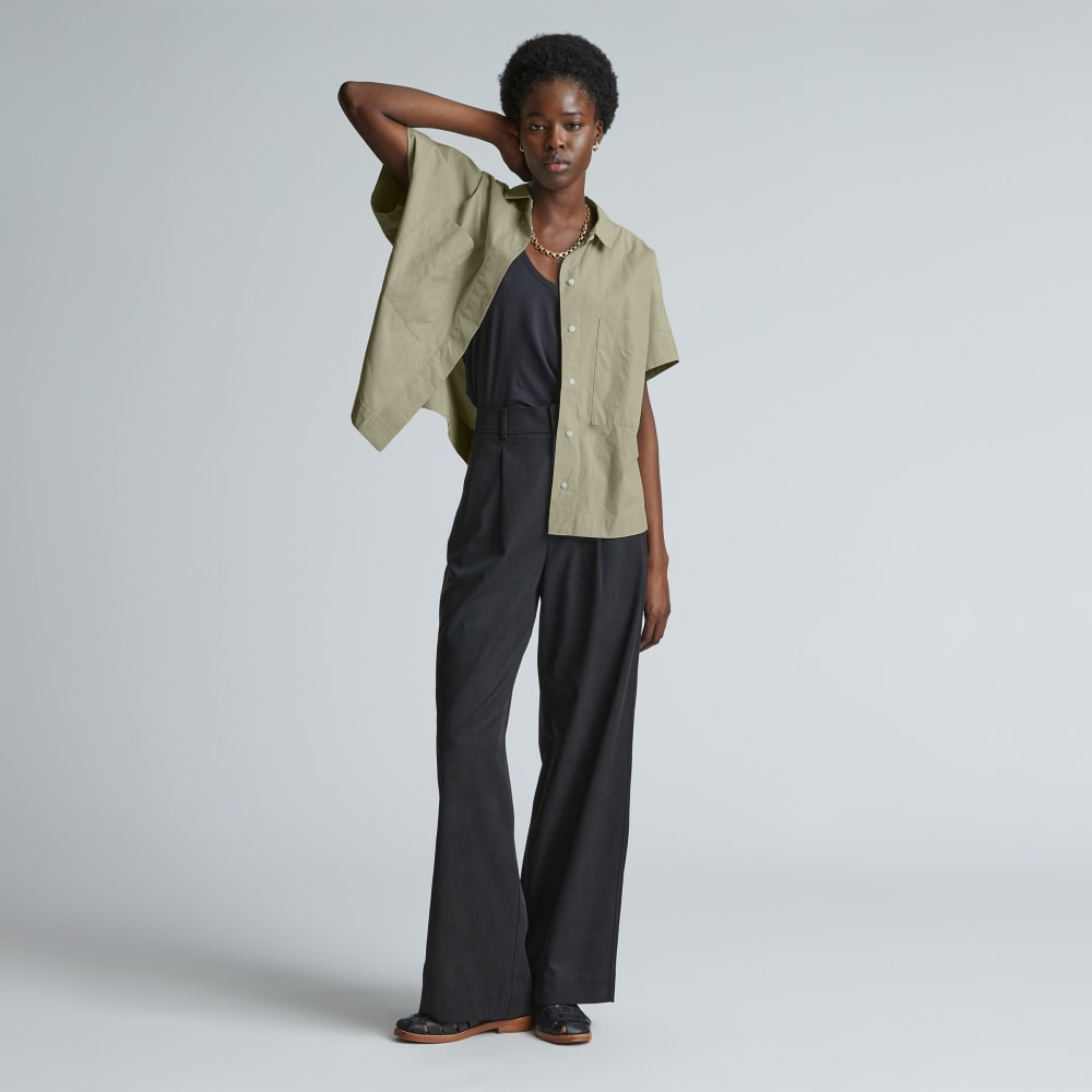 The Short-Sleeve Box Shirt in Seagrass — detail view