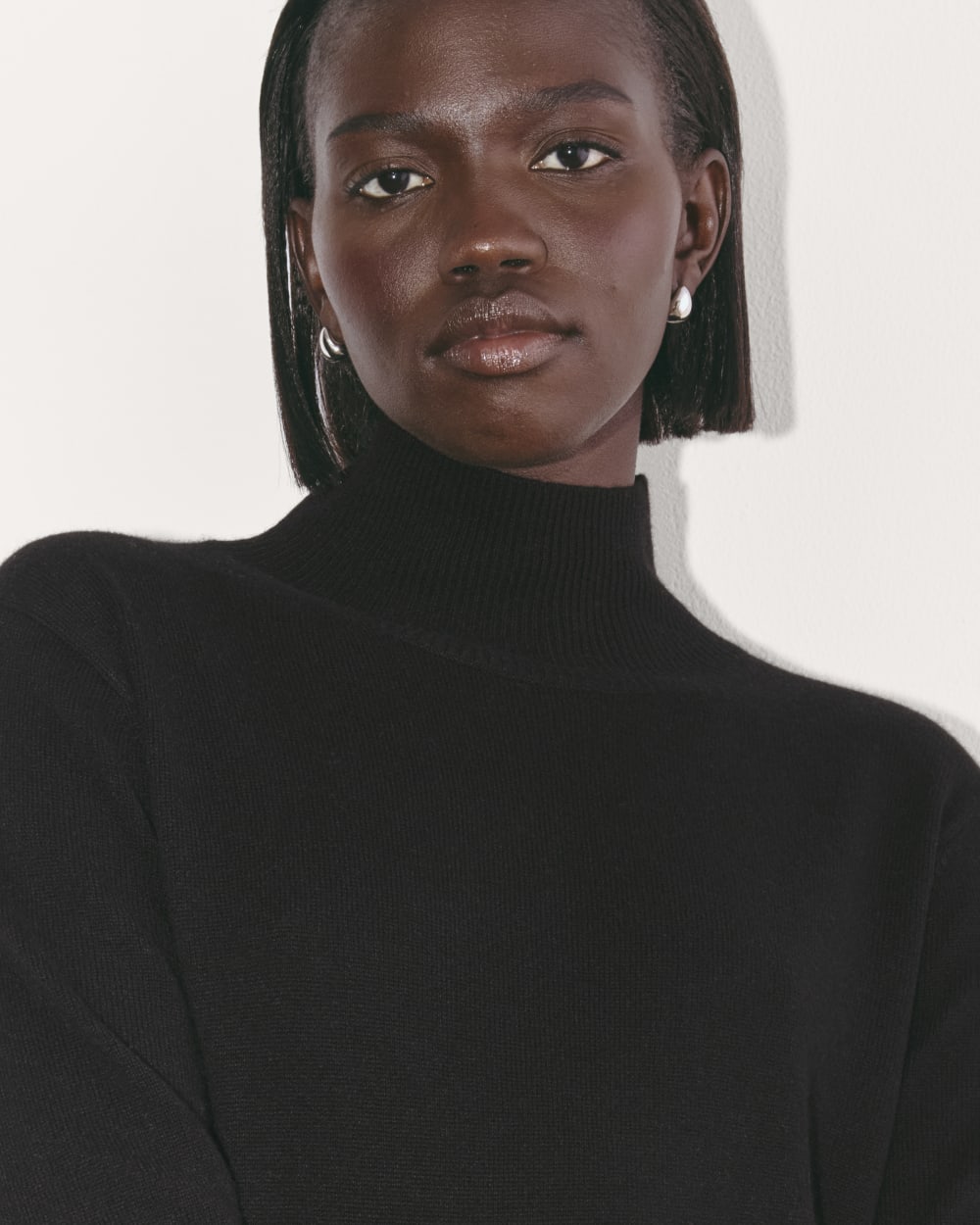 The Turtleneck Sweater Dress in Cashmere in Black — detail view