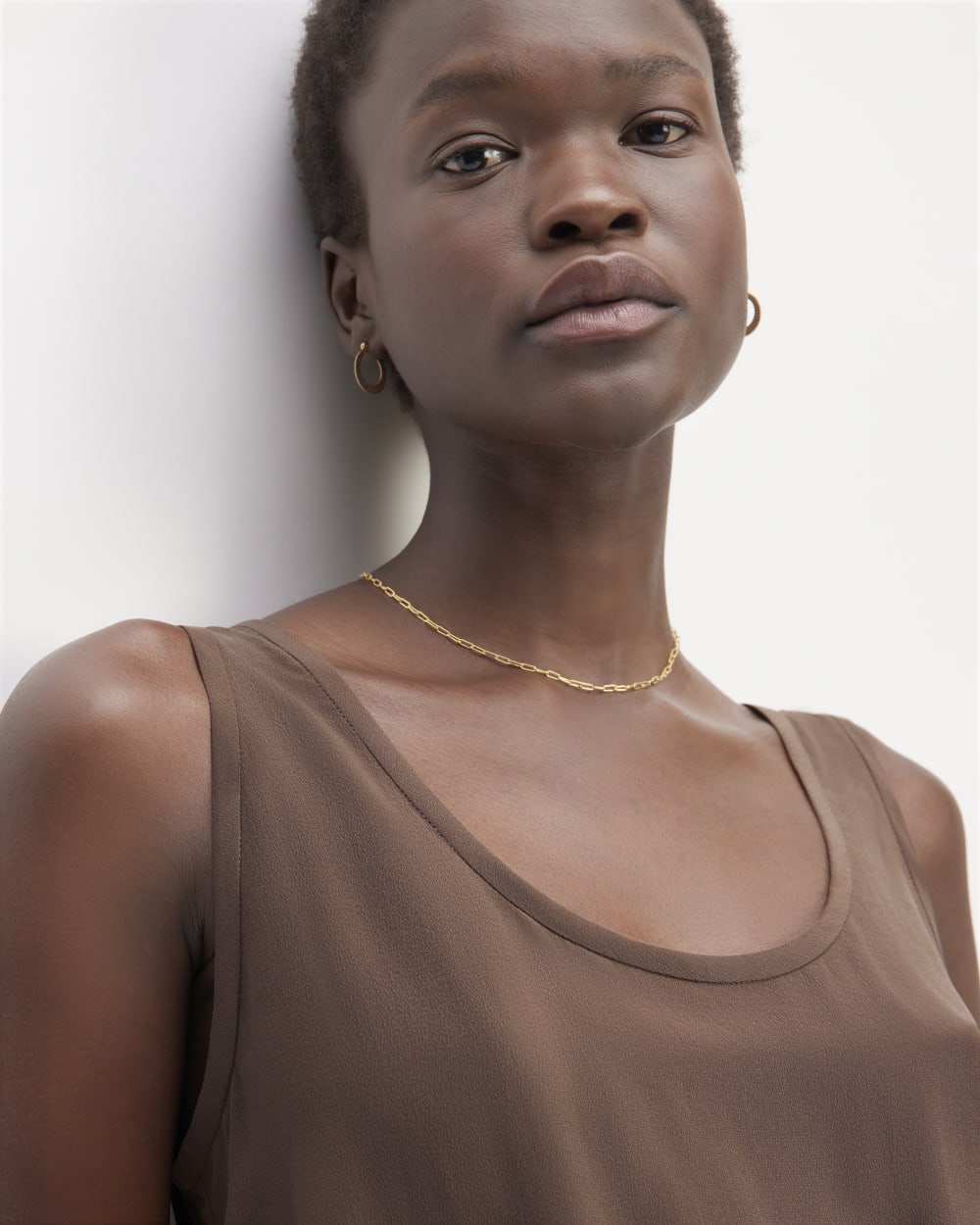 The Scoop Tank in Washable Silk in Cocoa — detail view