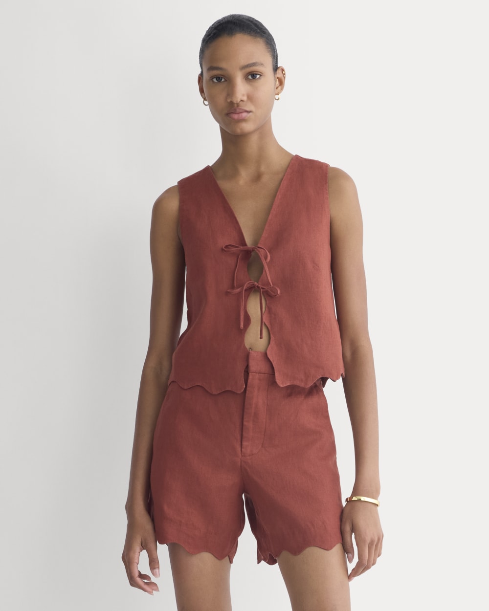 Tie-Front Scallop Tank in Linen in Henna Red — front view
