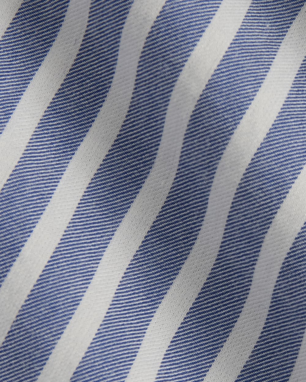 The Way-Short Shirt in Silky Cotton in Bone / Mazarine Blue — detail view