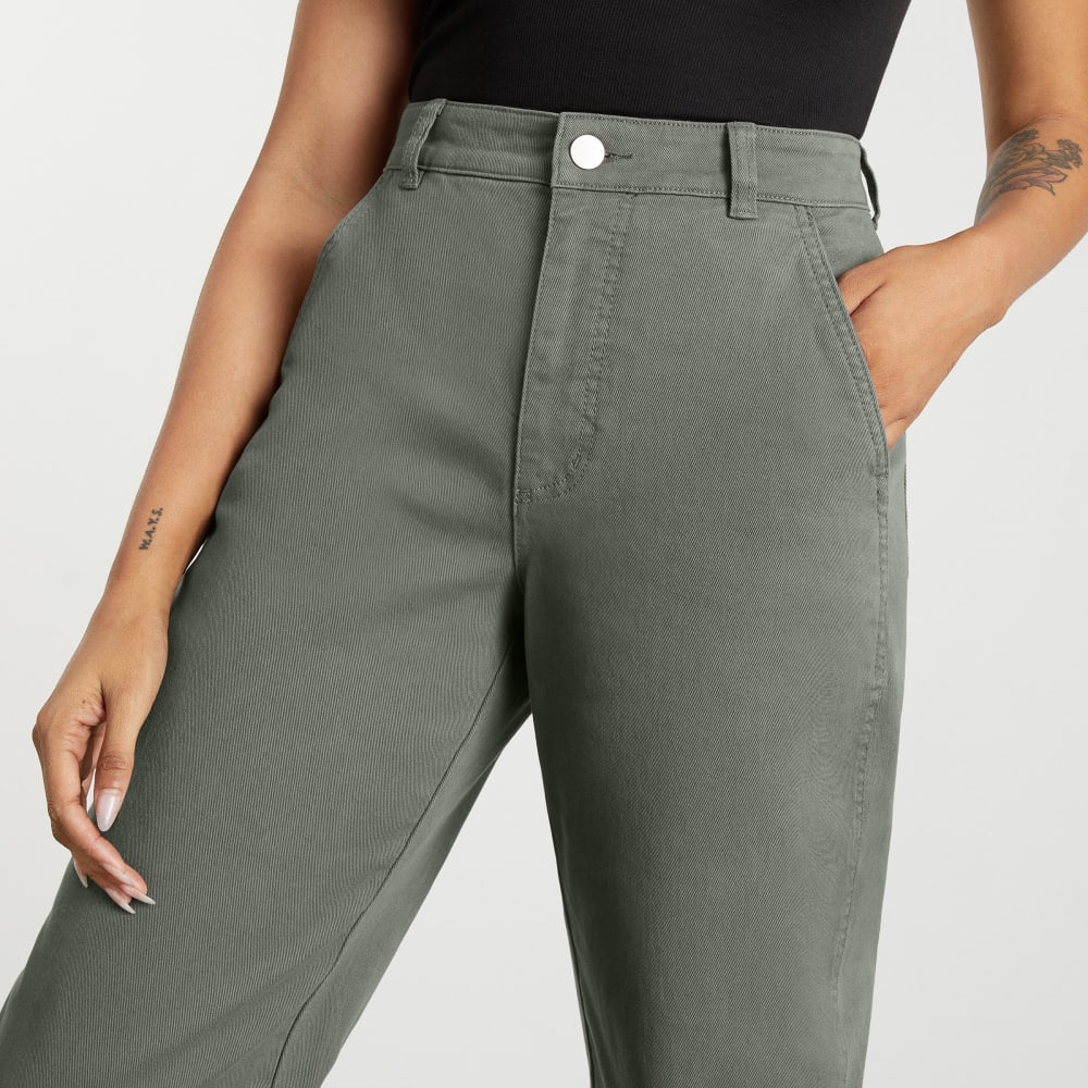 The Utility Barrel Pant in Pewter Green — detail view