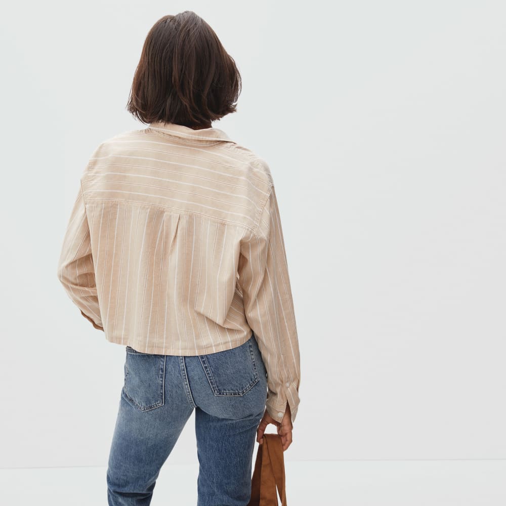 The Way-Short Shirt in Silky Cotton in Golden Brown / White — detail view