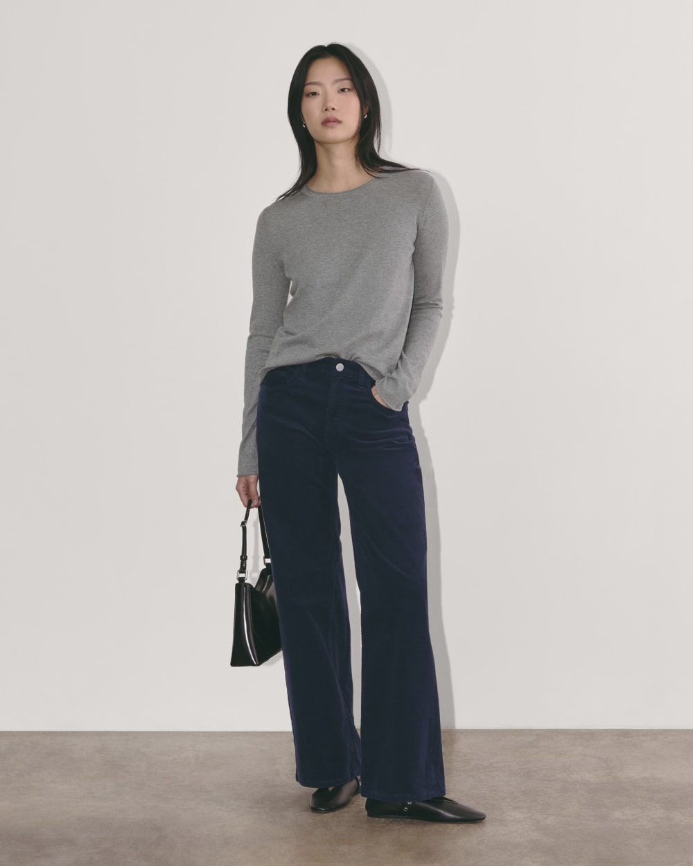 The Crew in Cotton Cashmere in Heather Charcoal — detail view
