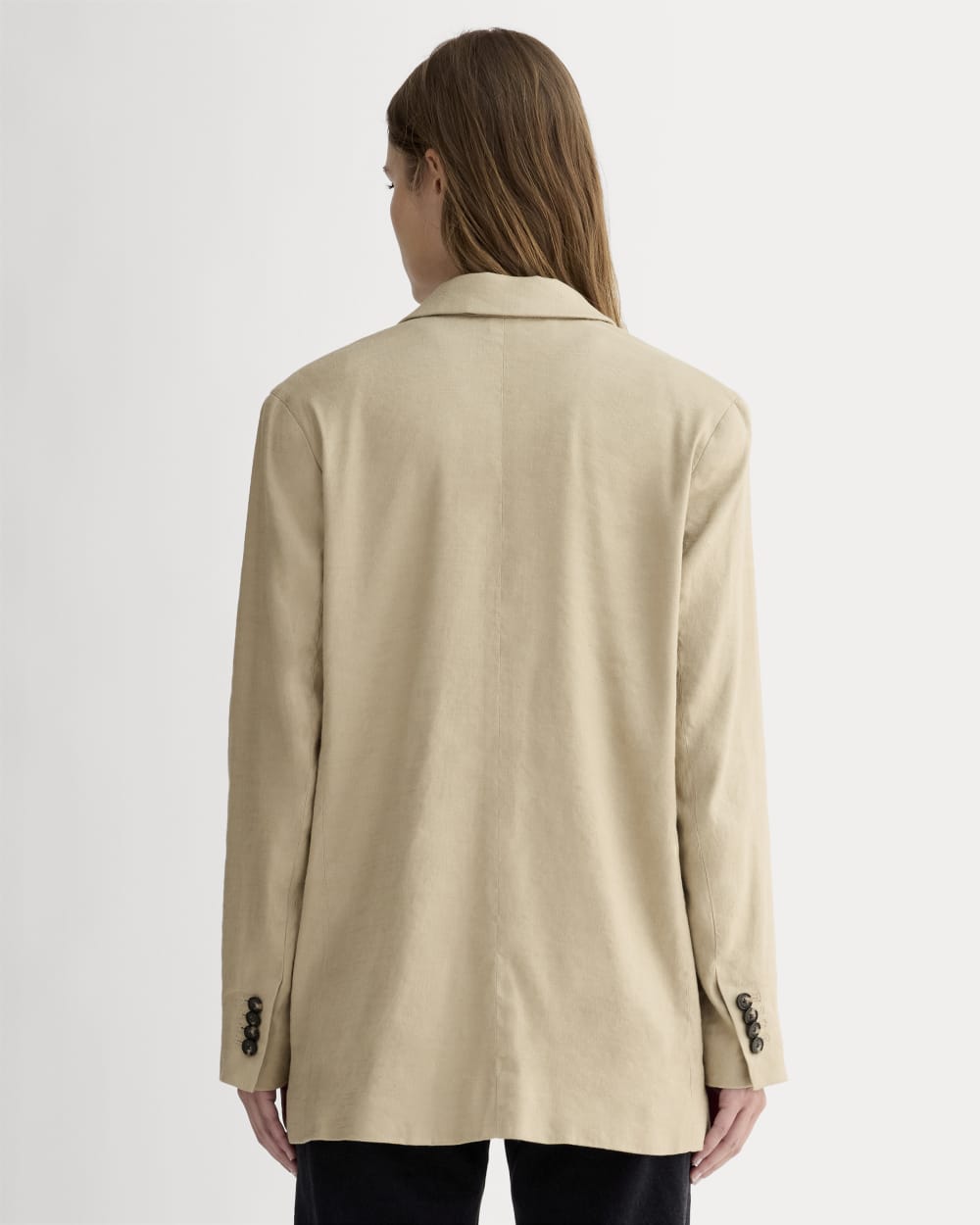The Oversized Blazer in Stretch Linen in Trench Coat Khaki — detail view