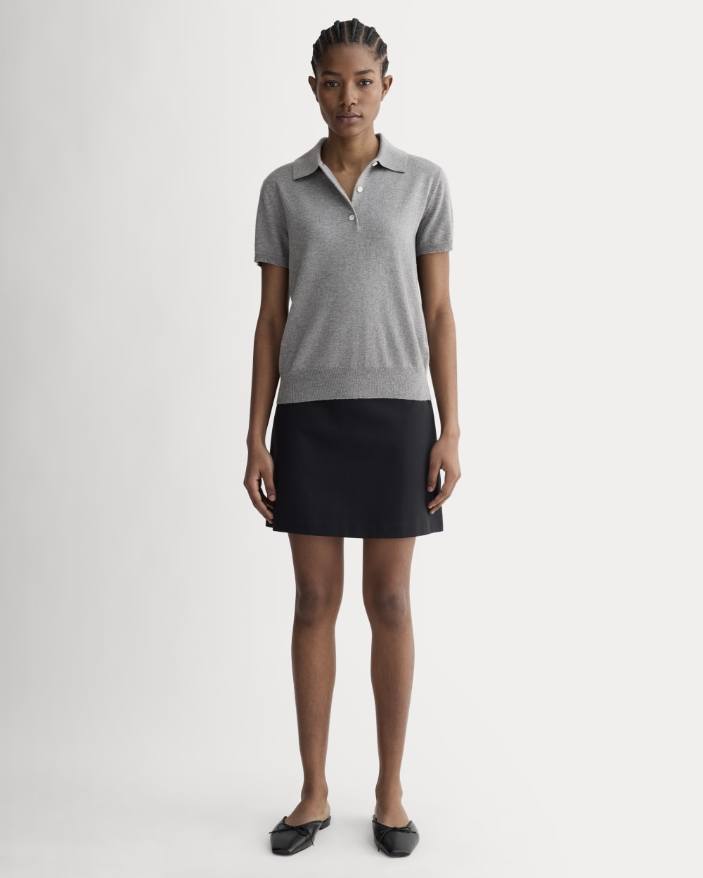 The Polo in Cotton Cashmere in Heather Charcoal — detail view