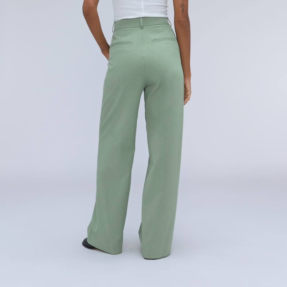 The Draper Pleated Pant in Buttersmooth in Lily Pad — detail view