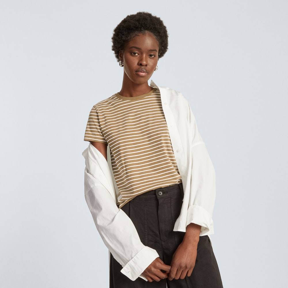 The Box-Cut Tee in Essential Cotton in Olive / Tan — detail view