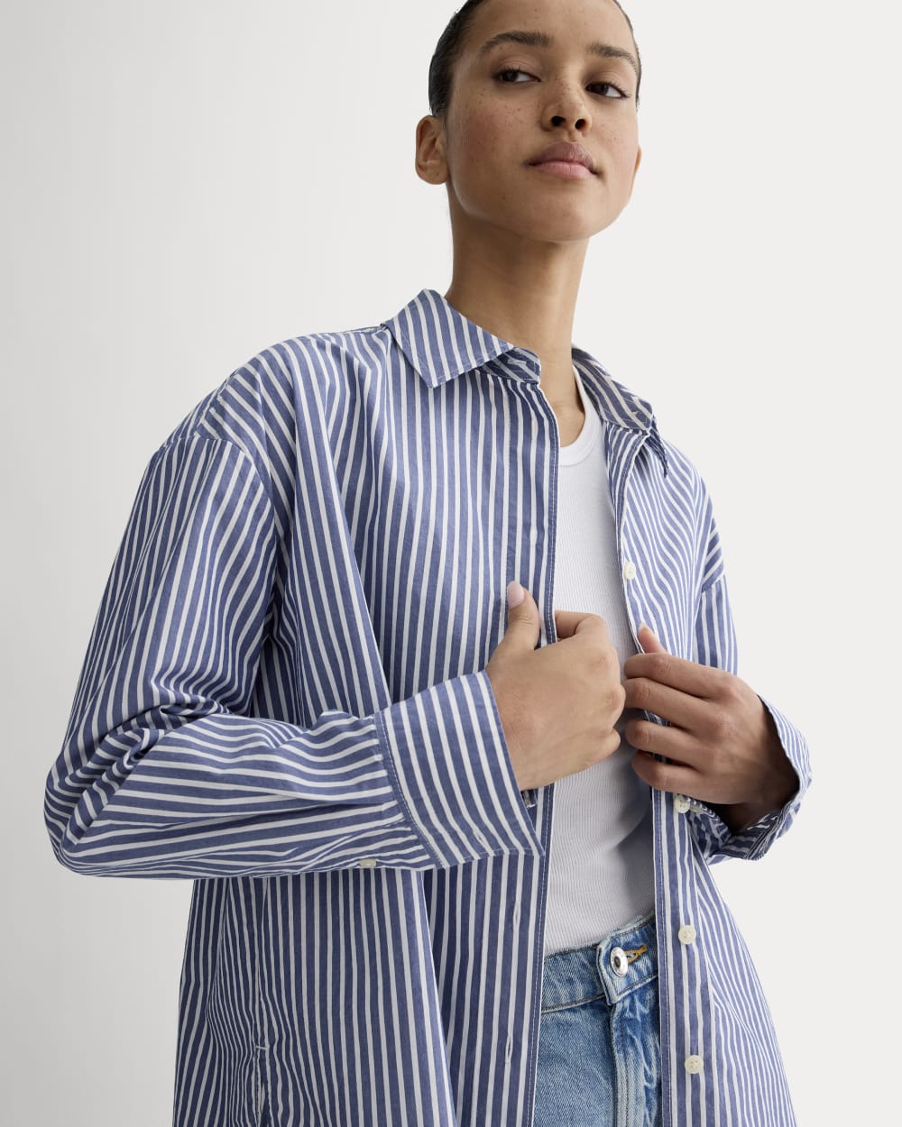 The Boyfriend Shirt in Ultrasoft Cotton in Bone / Mazarine Blue — detail view